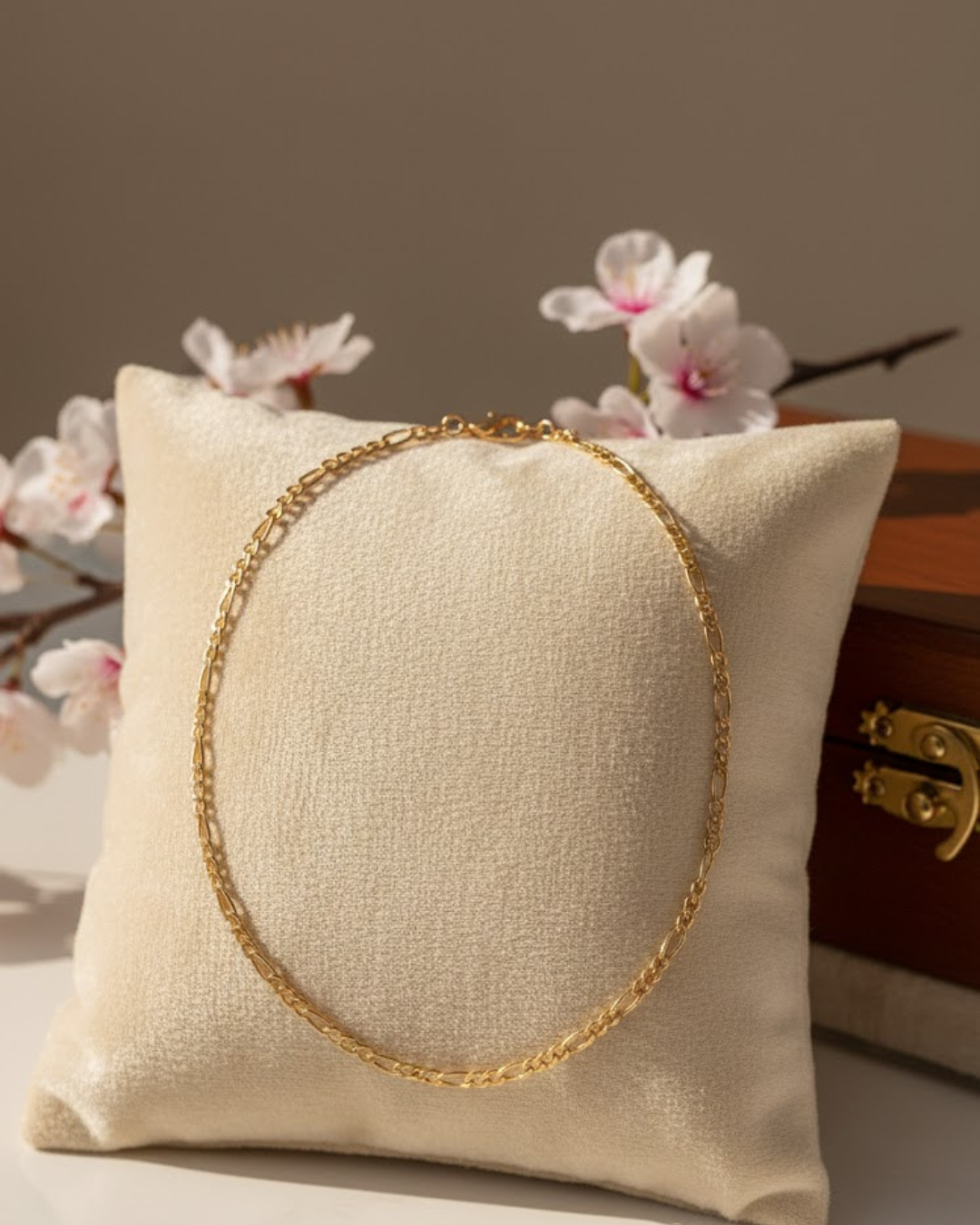 Stylish gold-plated paperclip chain necklace